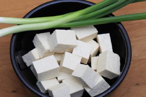 一袋豆腐引起群体风波，提醒我在日常生活中要时时警惕自己